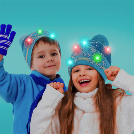 Karácsonyi sapka - színes LED-ekkel, bojttal, elemes - Kék
