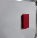 Mágneses tábla filctollakkal mágnesekkel és szivaccsal - 60x90 cm - Fehér